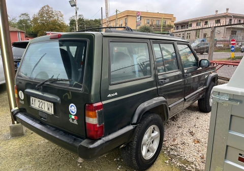 cherokee 25crd 4x4
