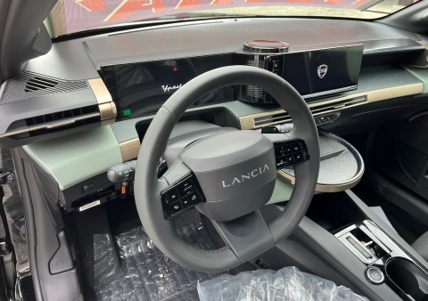 new lancia ypsilon ibrida