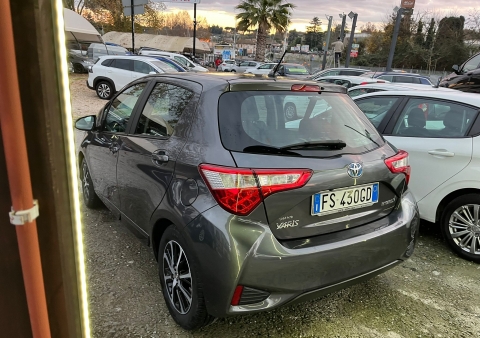 yaris 15ibrida automatica active