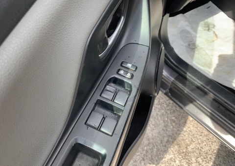 yaris 15 ibrida automatica active